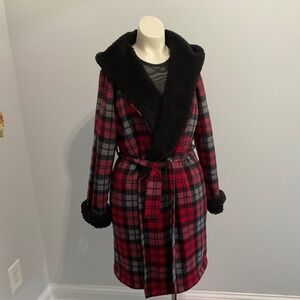 UGG robe,red plaid. Large